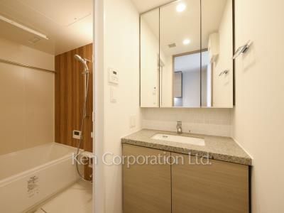 Powder Room ※Photo of the same layout on 3 floor. Decoration and fixture may differ.