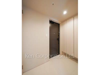 Entrance ※Photo of the same layout on 12 floor. Decoration and fixture may differ.