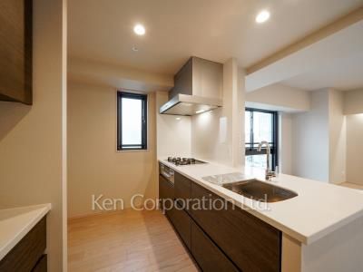 Kitchen ※Photo of the same layout on 12 floor. Decoration and fixture may differ.