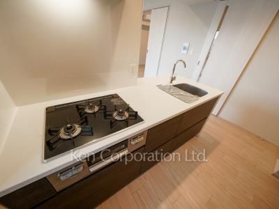 Kitchen ※Photo of the same layout on 12 floor. Decoration and fixture may differ.