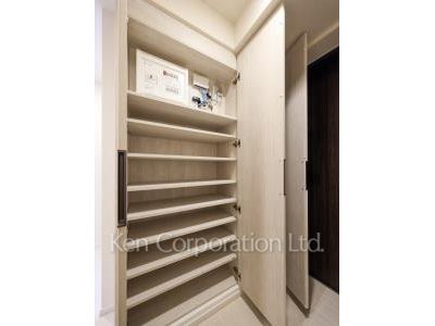Shoes Closet ※Photo of the same layout on 3 floor. Decoration and fixture may differ.