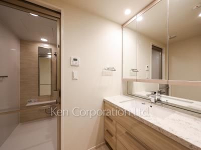 Powder Room ※Photo of the same layout on 3 floor. Decoration and fixture may differ.