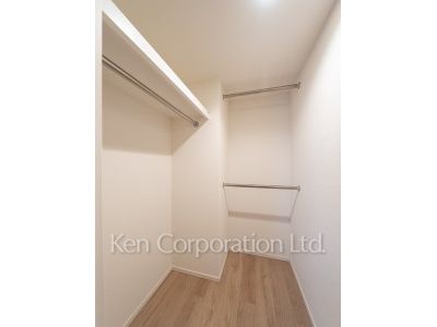 Walk-In Closet ※Photo of the same layout on 3 floor. Decoration and fixture may differ.
