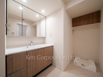 Powder Room ※Photo of the same layout on 3 floor. Decoration and fixture may differ.