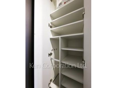 Shoes Closet