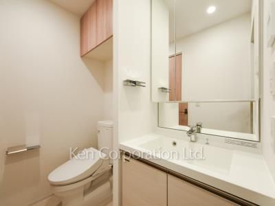 Powder Room ※Photo of the same layout on 3 floor. Decoration and fixture may differ.