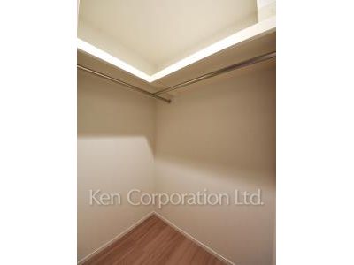 Walk-In Closet ※Photo of the same layout on 7 floor. Decoration and fixture may differ.