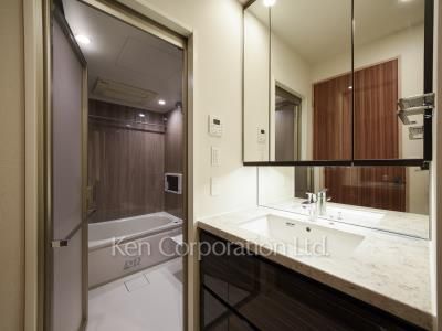 Powder Room ※Photo of the same layout on 7 floor. Decoration and fixture may differ.