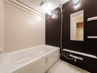 Bath ※Photo of the same layout on 15 floor. Decoration and fixture may differ.