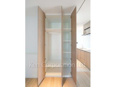 Closet *Photo of similar layout