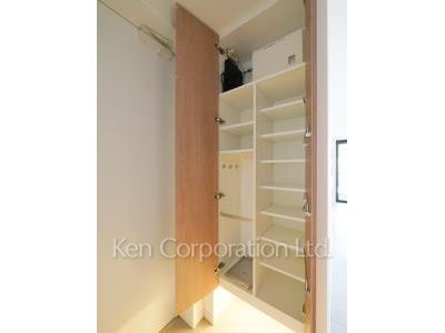 Shoes Closet *Photo of similar layout
