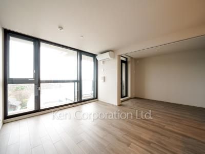 Living-Dining ※Photo of the same layout on 4 floor. Decoration and fixture may differ.