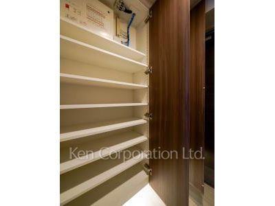 Shoes Closet ※Photo of the same layout on 4 floor. Decoration and fixture may differ.
