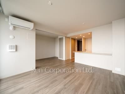 Living-Dining ※Photo of the same layout on 4 floor. Decoration and fixture may differ.