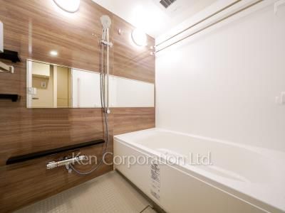 Bath ※Photo of the same layout on 4 floor. Decoration and fixture may differ.