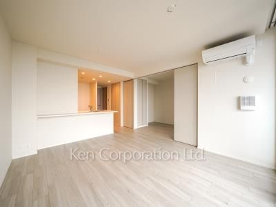 Living-Dining ※Photo of the same layout on 4 floor. Decoration and fixture may differ.
