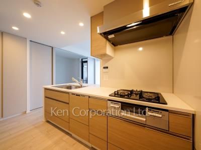 Kitchen ※Photo of the same layout on 4 floor. Decoration and fixture may differ.
