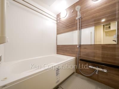 Bath ※Photo of the same layout on 4 floor. Decoration and fixture may differ.