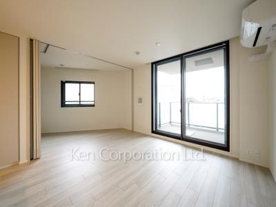 Living-Dining ※Photo of the same layout on 4 floor. Decoration and fixture may differ.
