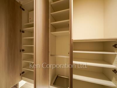 Shoes Closet ※Photo of the same layout on 4 floor. Decoration and fixture may differ.