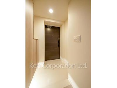 Entrance ※Photo of the same layout on 4 floor. Decoration and fixture may differ.
