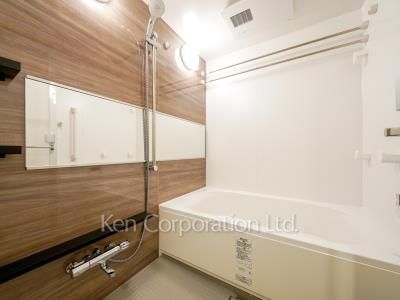 Bath ※Photo of the same layout on 4 floor. Decoration and fixture may differ.