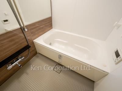 Bath ※Photo of the same layout on 4 floor. Decoration and fixture may differ.