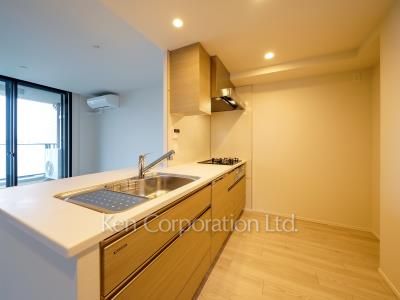 Kitchen ※Photo of the same layout on 4 floor. Decoration and fixture may differ.