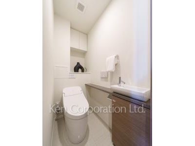 Lavatory ※Photo of the same layout on 7 floor. Decoration and fixture may differ.