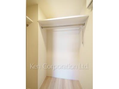 Walk-In Closet ※Photo of the same layout on 7 floor. Decoration and fixture may differ.