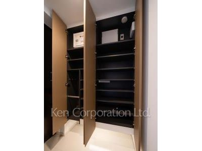 Shoes Closet