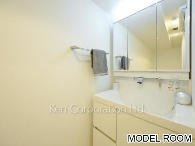 Powder Room ※Staged Unit