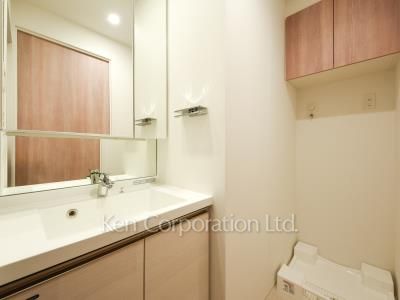 Powder Room ※Photo of the same layout on 3 floor. Decoration and fixture may differ.