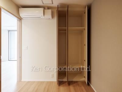 Closet ※Photo of the same layout on 13 floor. Decoration and fixture may differ.