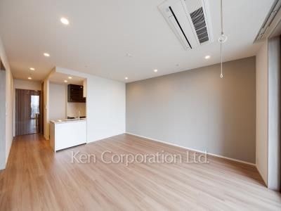 Living-Dining ※Photo of the same layout on 13 floor. Decoration and fixture may differ.
