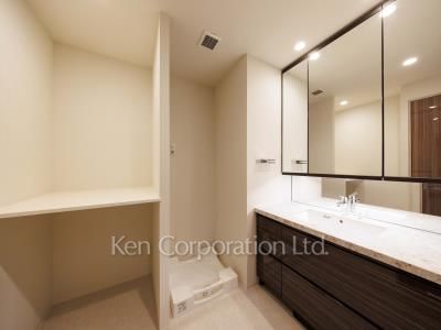 Powder Room ※Photo of the same layout on 13 floor. Decoration and fixture may differ.