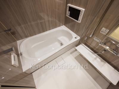 Bath ※Photo of the same layout on 13 floor. Decoration and fixture may differ.