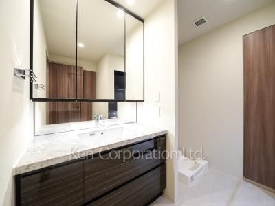 Powder Room ※Photo of the same layout on 13 floor. Decoration and fixture may differ.