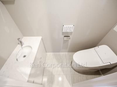 Lavatory ※Photo of the same layout on 10 floor. Decoration and fixture may differ.