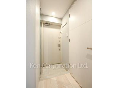 Entrance ※Photo of the same layout on 10 floor. Decoration and fixture may differ.