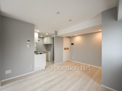 Living-Dining ※Photo of the same layout on 10 floor. Decoration and fixture may differ.