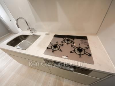 Kitchen ※Photo of the same layout on 10 floor. Decoration and fixture may differ.