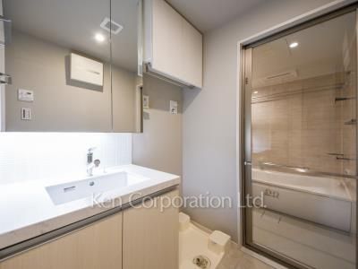 Powder Room ※Photo of the same layout on 10 floor. Decoration and fixture may differ.