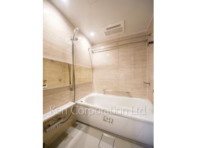 Bath ※Photo of the same layout on 10 floor. Decoration and fixture may differ.