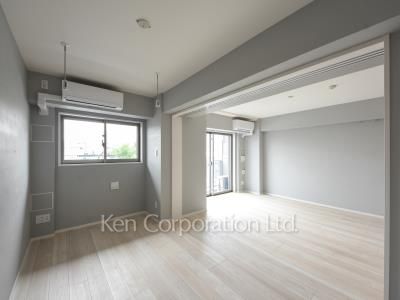 Bedroom ※Photo of the same layout on 6 floor. Decoration and fixture may differ.