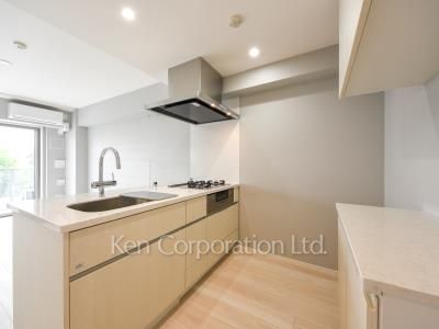 Kitchen ※Photo of the same layout on 6 floor. Decoration and fixture may differ.
