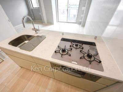 Kitchen ※Photo of the same layout on 6 floor. Decoration and fixture may differ.