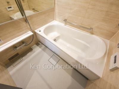 Bath ※Photo of the same layout on 6 floor. Decoration and fixture may differ.