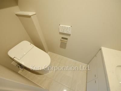 Lavatory ※Photo of the same layout on 4 floor. Decoration and fixture may differ.