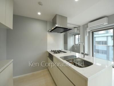 Kitchen ※Photo of the same layout on 4 floor. Decoration and fixture may differ.